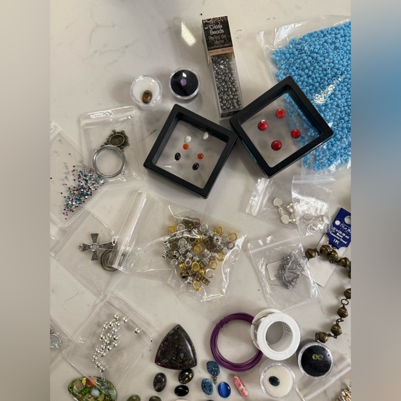 Mixed Jewelry Making Supplies Kit - Beads, Findings and Crafting Materials - Picture 4 of 10